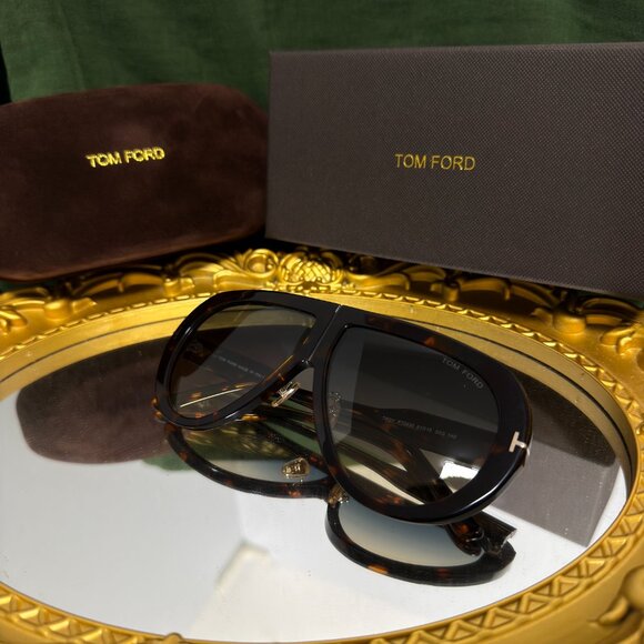 Tom Ford - Picture 2 of 7